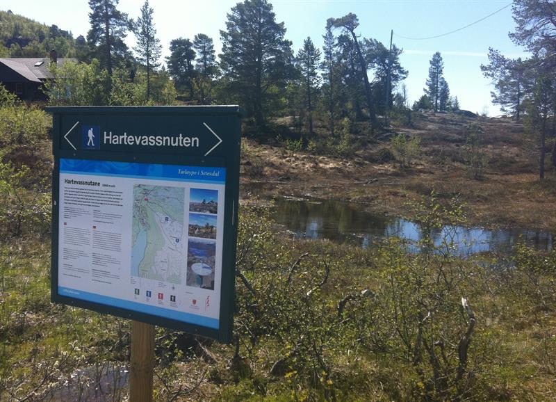 Informasjonsskilt til Hartevassnuten.