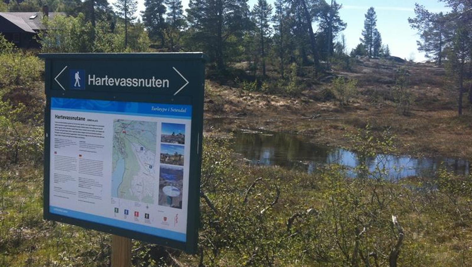 Informasjonsskilt til Hartevassnuten.