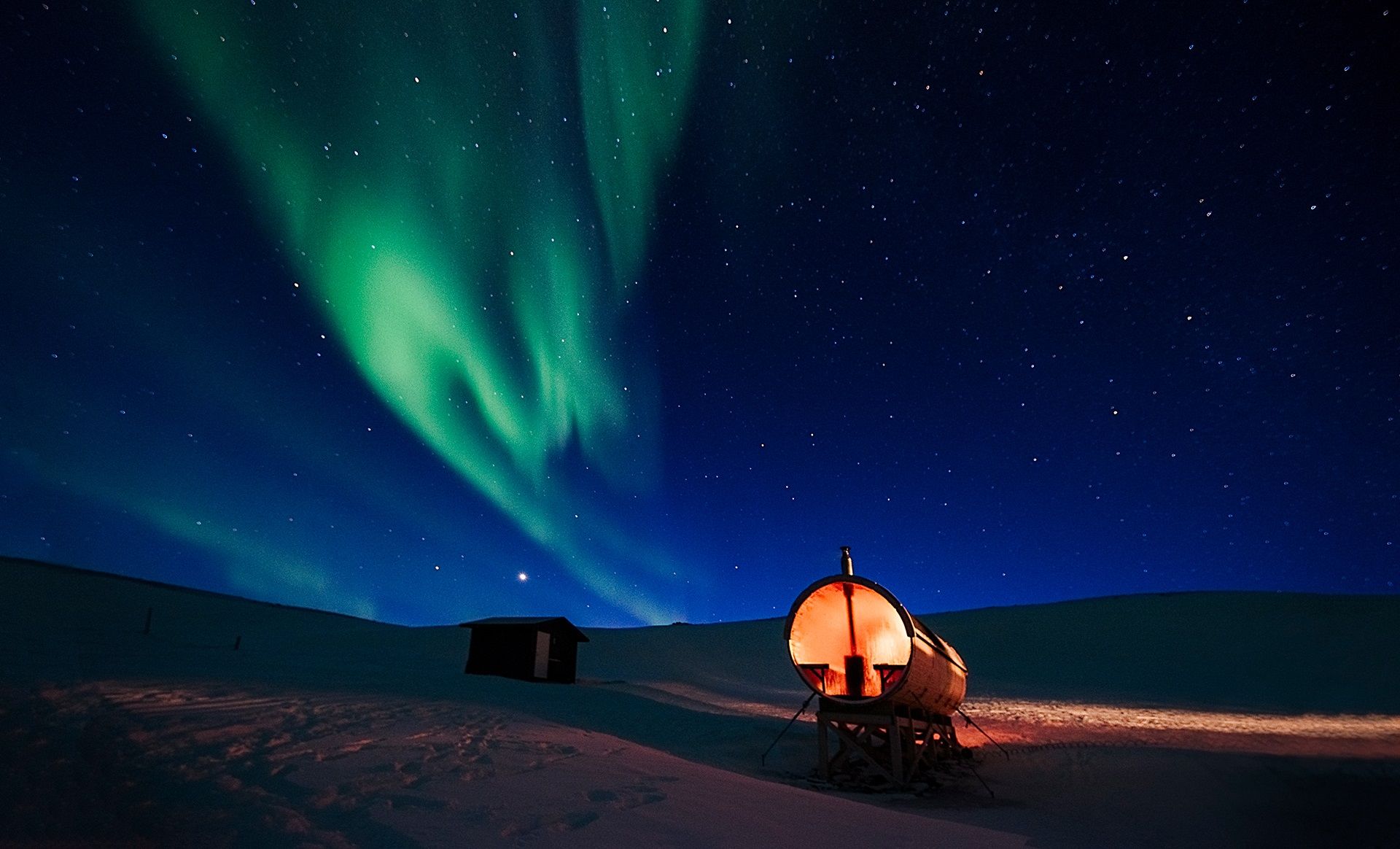 Juva Cabin underneath the northern lights