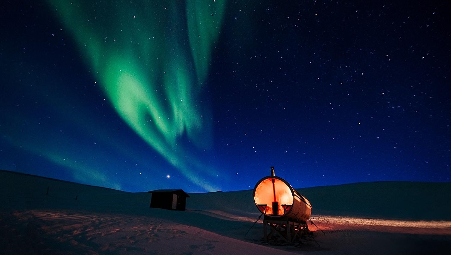Juva Cabin underneath the northern lights