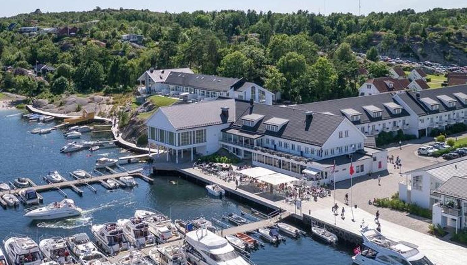 The hotel lovely placed by the sea