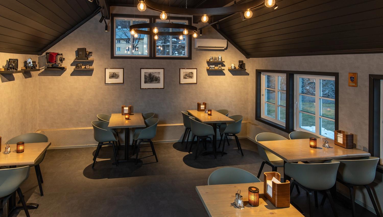 Moderne og stilrent interiør hos Rjukan Hytteby kro