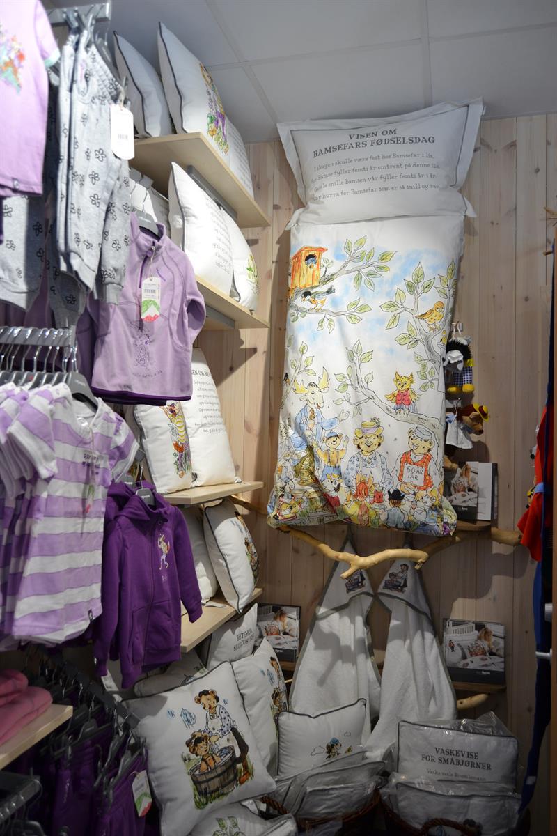 Ekorn Jensens' butik i Hakkebakkeskoven