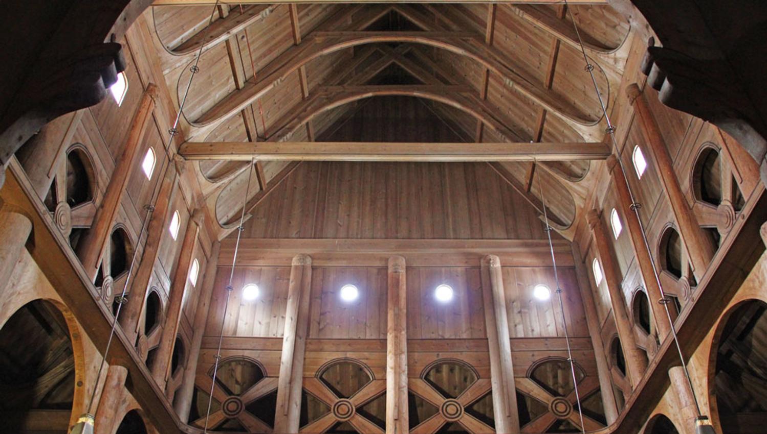 Interiør Heddal Stavkirke