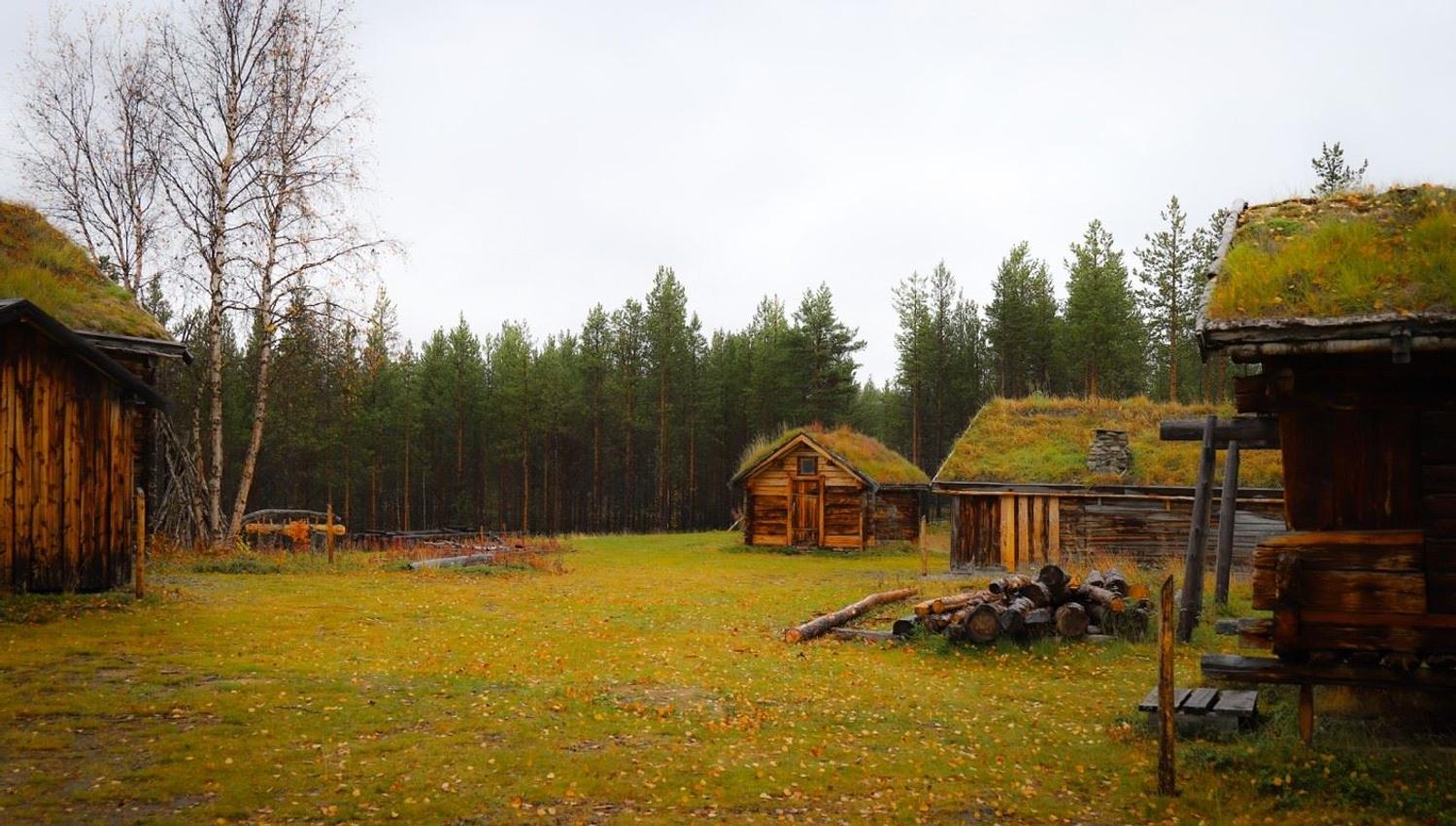 Om høsten kan besøkende nyte stemningsfulle fargespill.