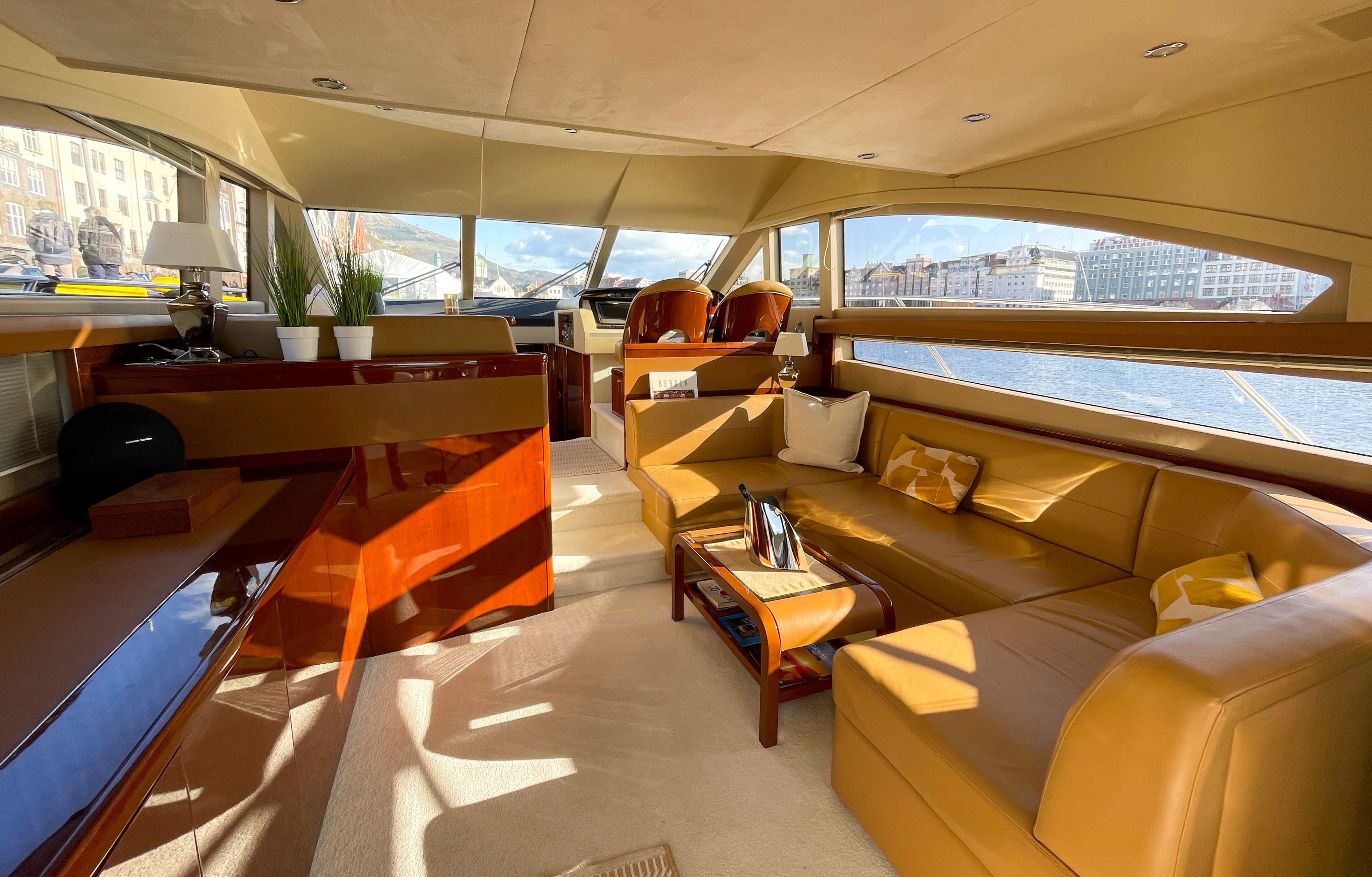 Private yacht cruise in the Bergen area, inside the salon
