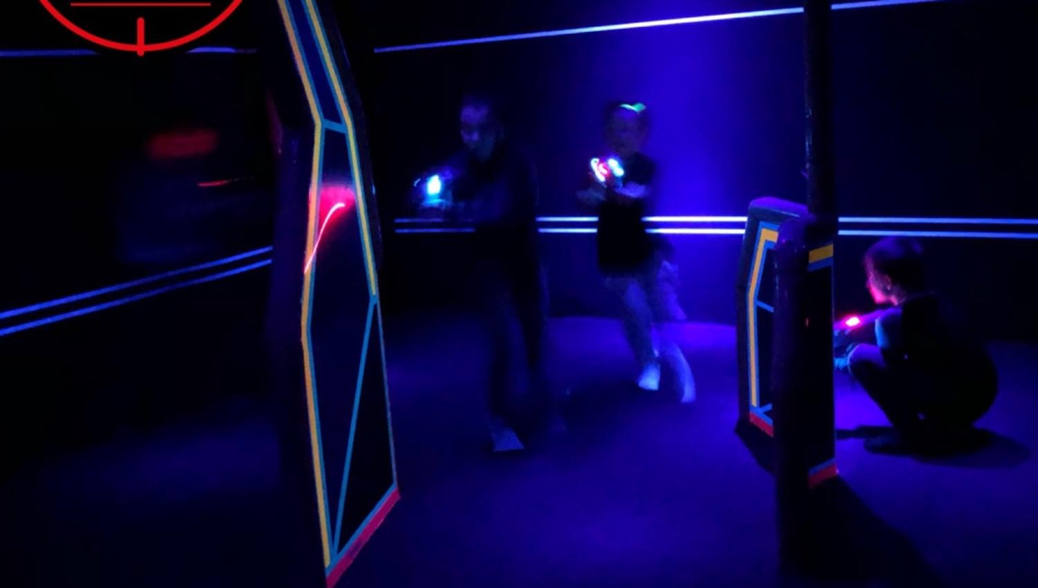 Barn spiller laser tag