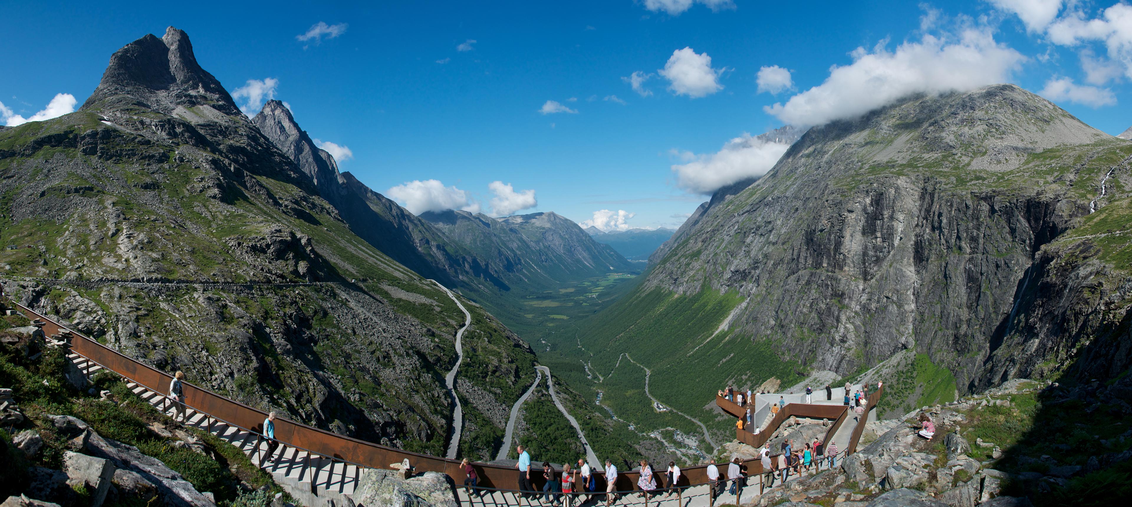 Guided bus tour in Åndalsnes: Trollstigen Panorama Drive