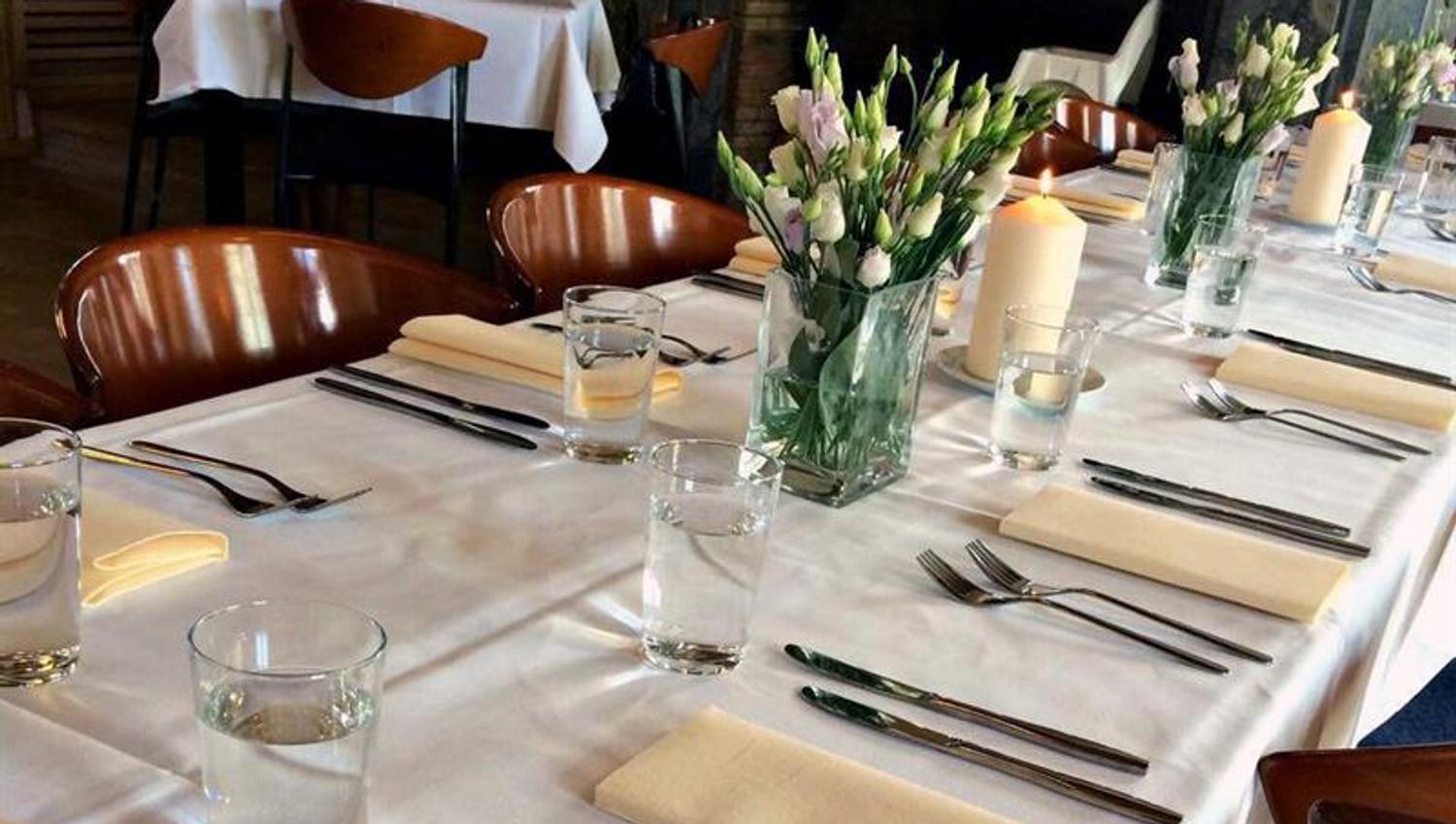 Duket for selskap på Kafé Villa Gande