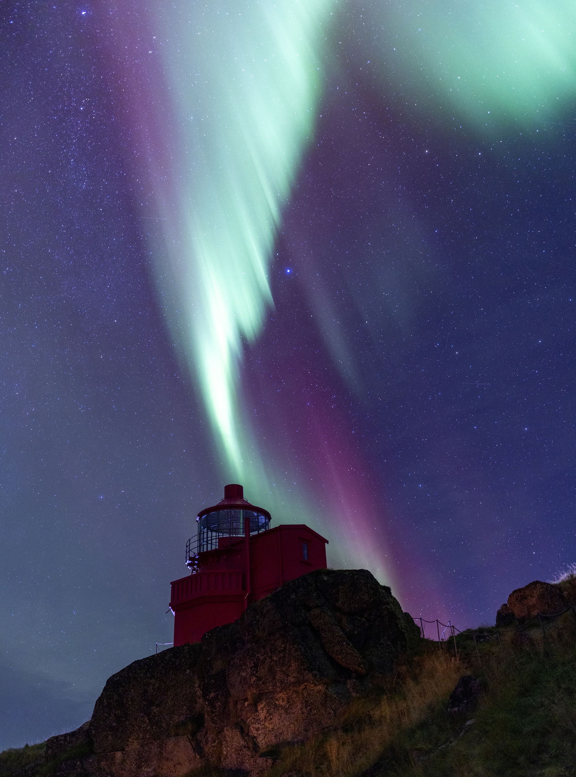Nordlys over fyrtårnet.