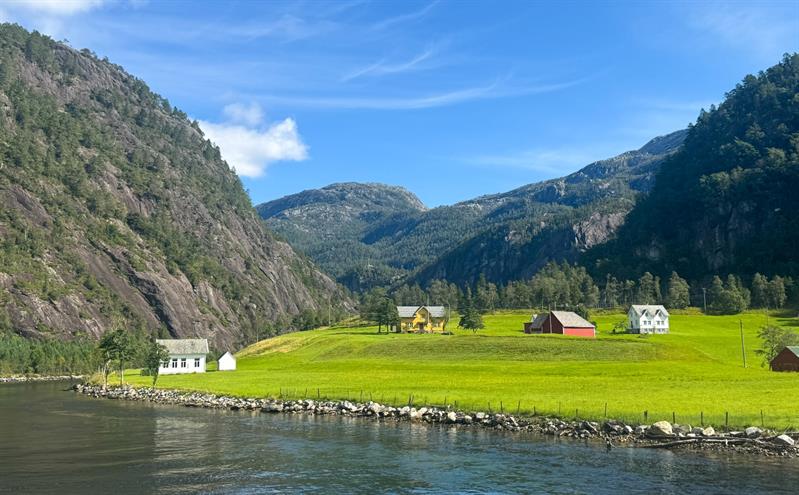 The narrow strait Mostraumen