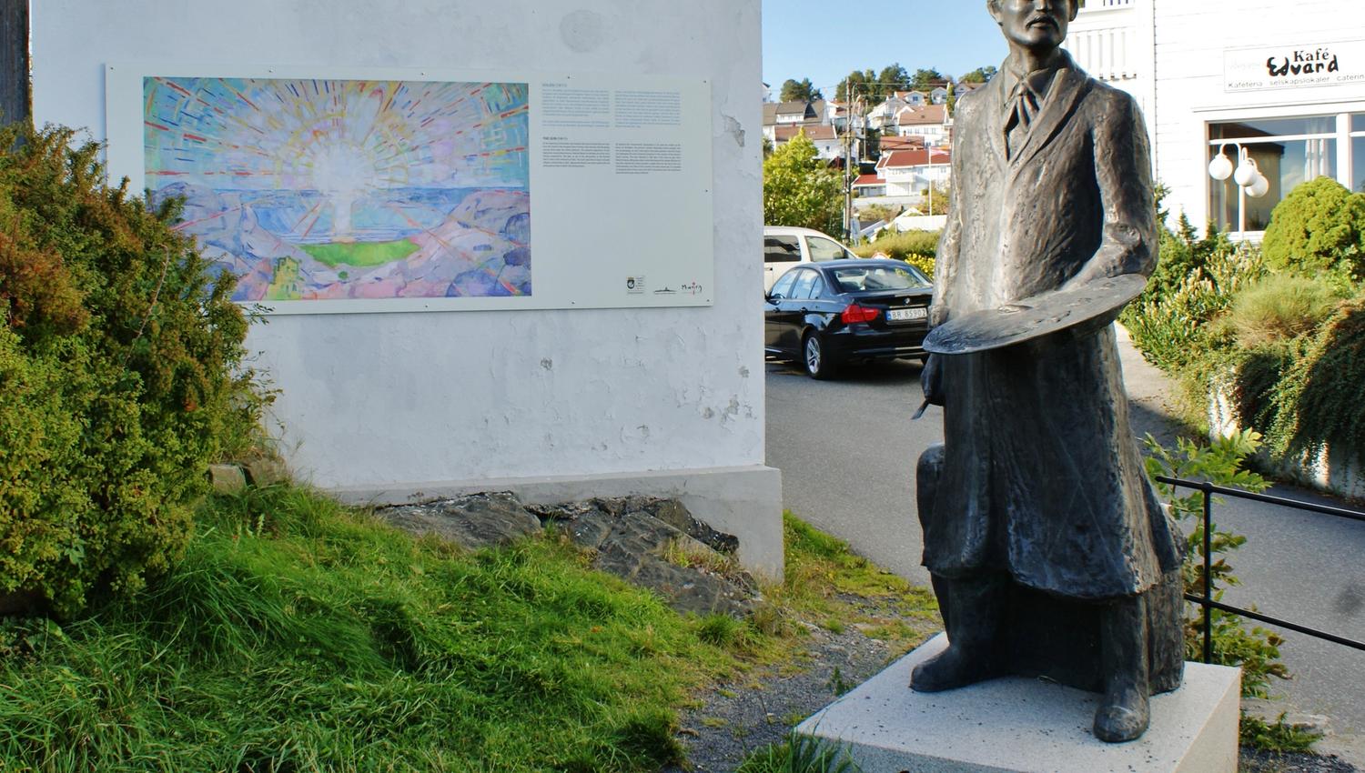 Norges eneste statue av Edvard Munch i helfigur finner du på Skrubben i Kragerø.