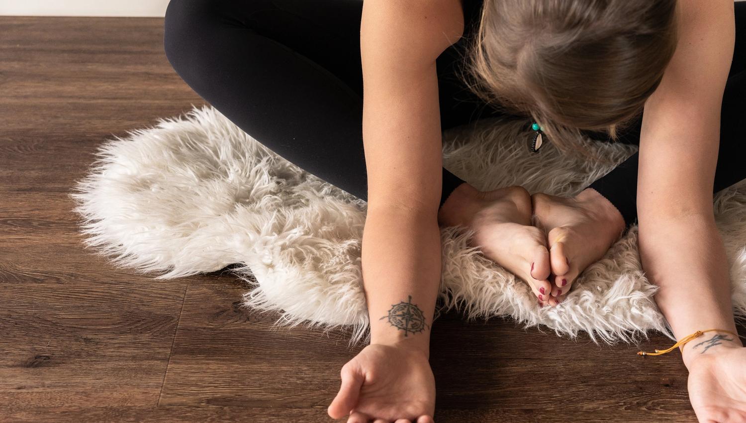 Woman relaxing with yoga | Venabu Fjellhotell
