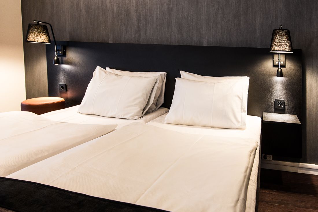 Dobbeltseng på Saga Hotel & Poshtel Oslo Central. foto