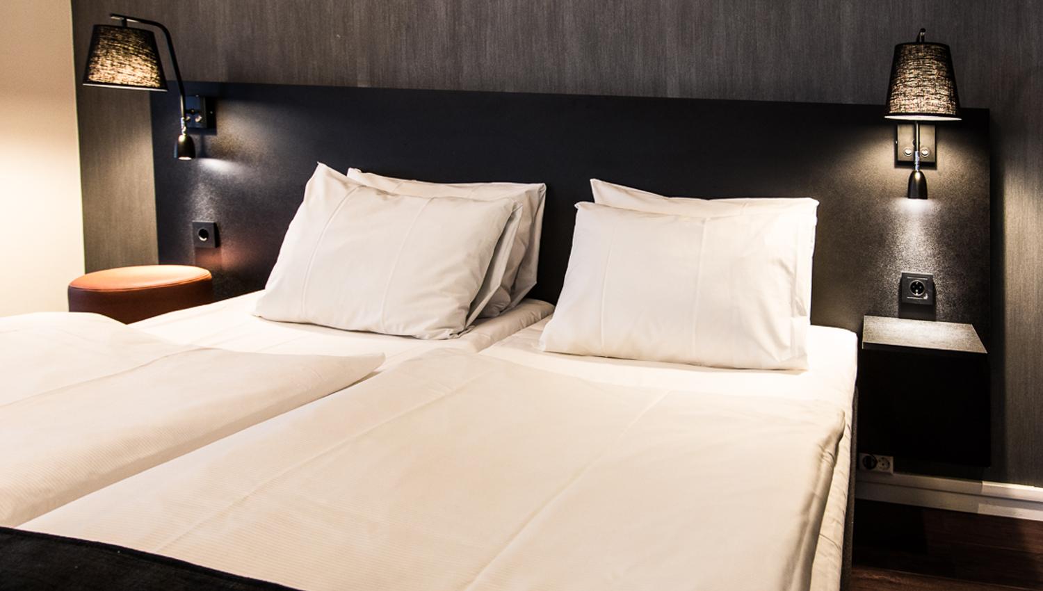 Dobbeltseng på Saga Hotel & Poshtel Oslo Central. foto