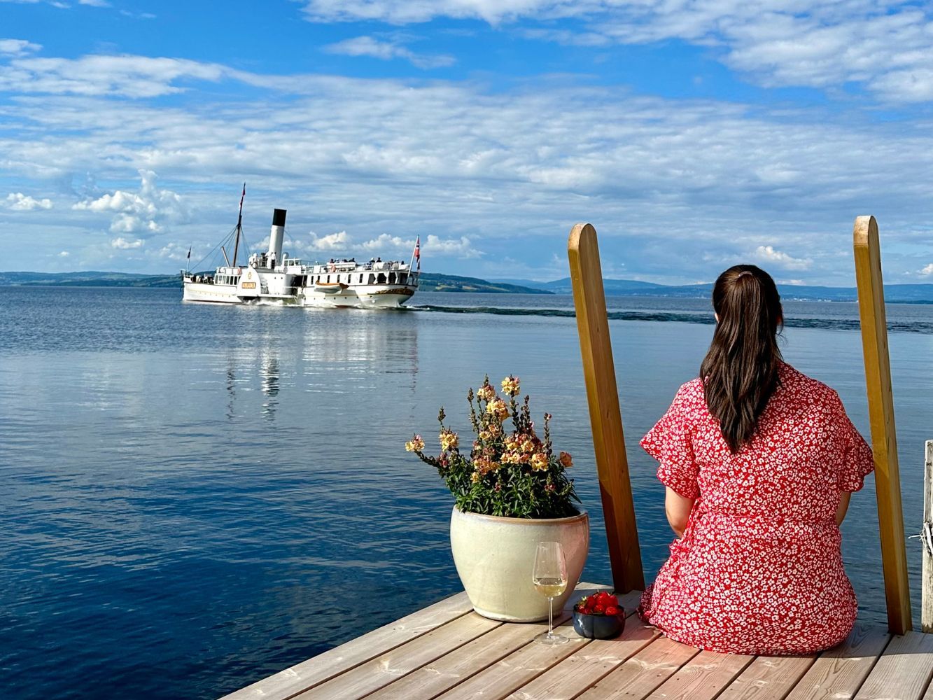 Panoramahytter i Evjua Strandpark, avslapning på bryggekanten