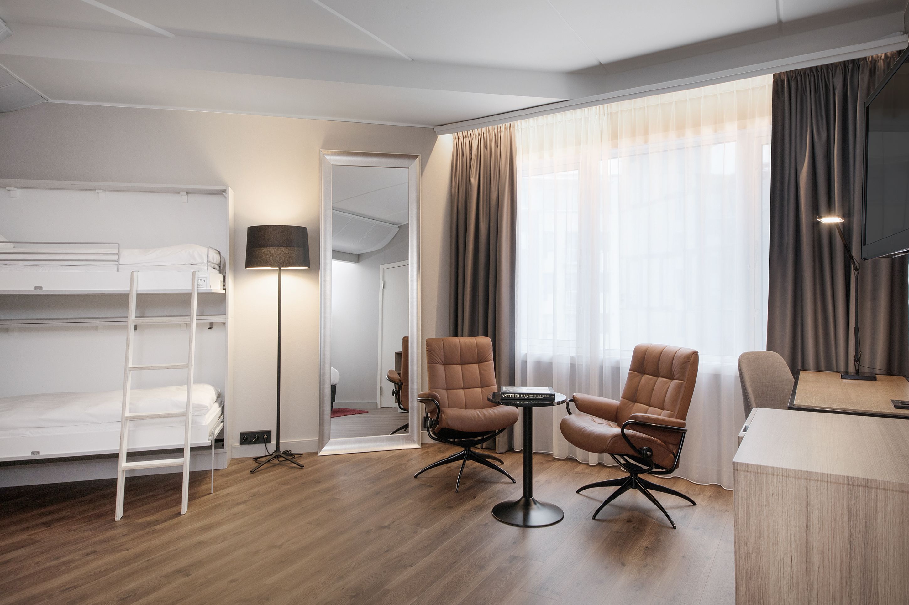 Family room. Bunk beds, armchairs, desk. Photo