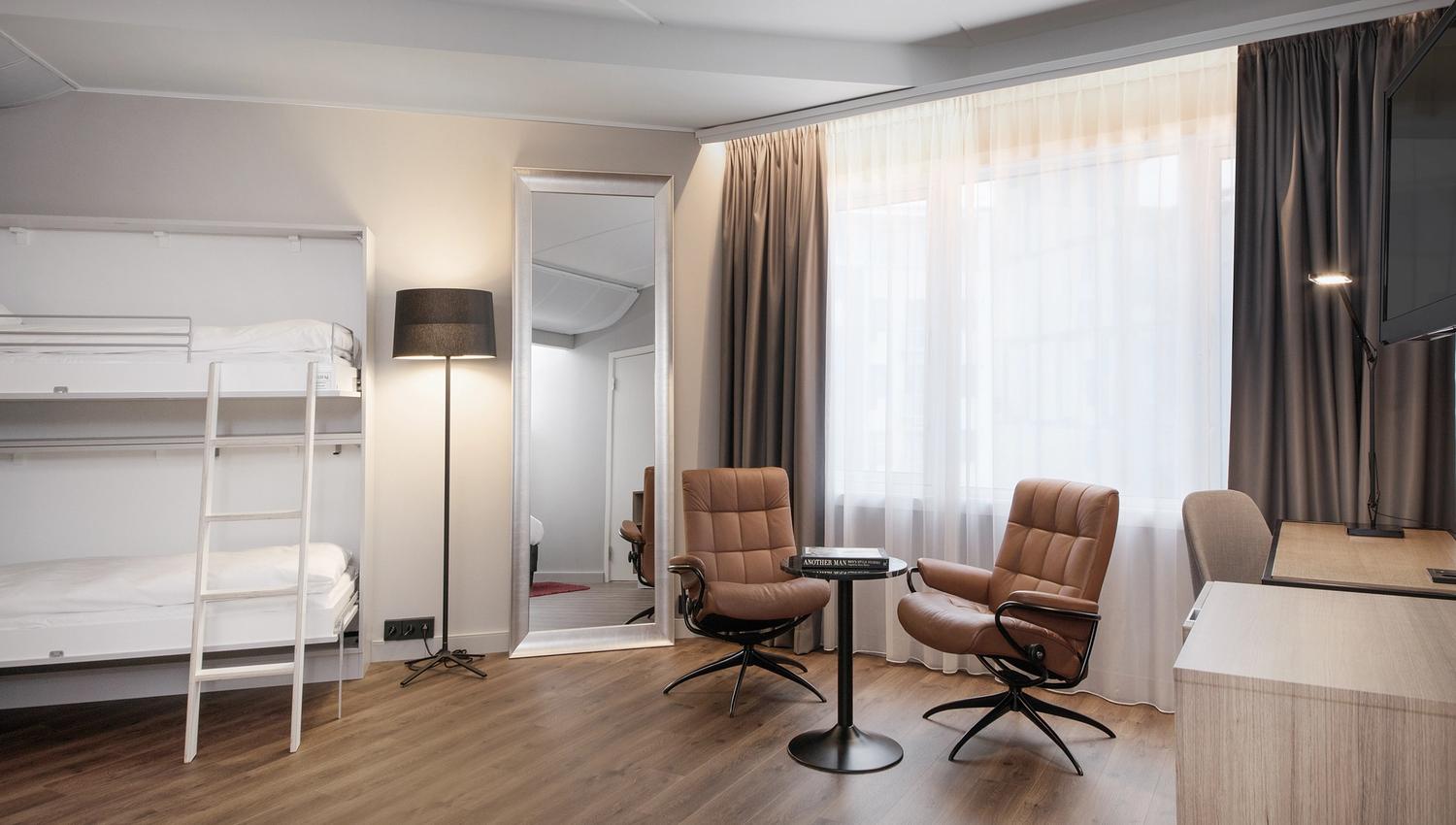 Family room. Bunk beds, armchairs, desk. Photo