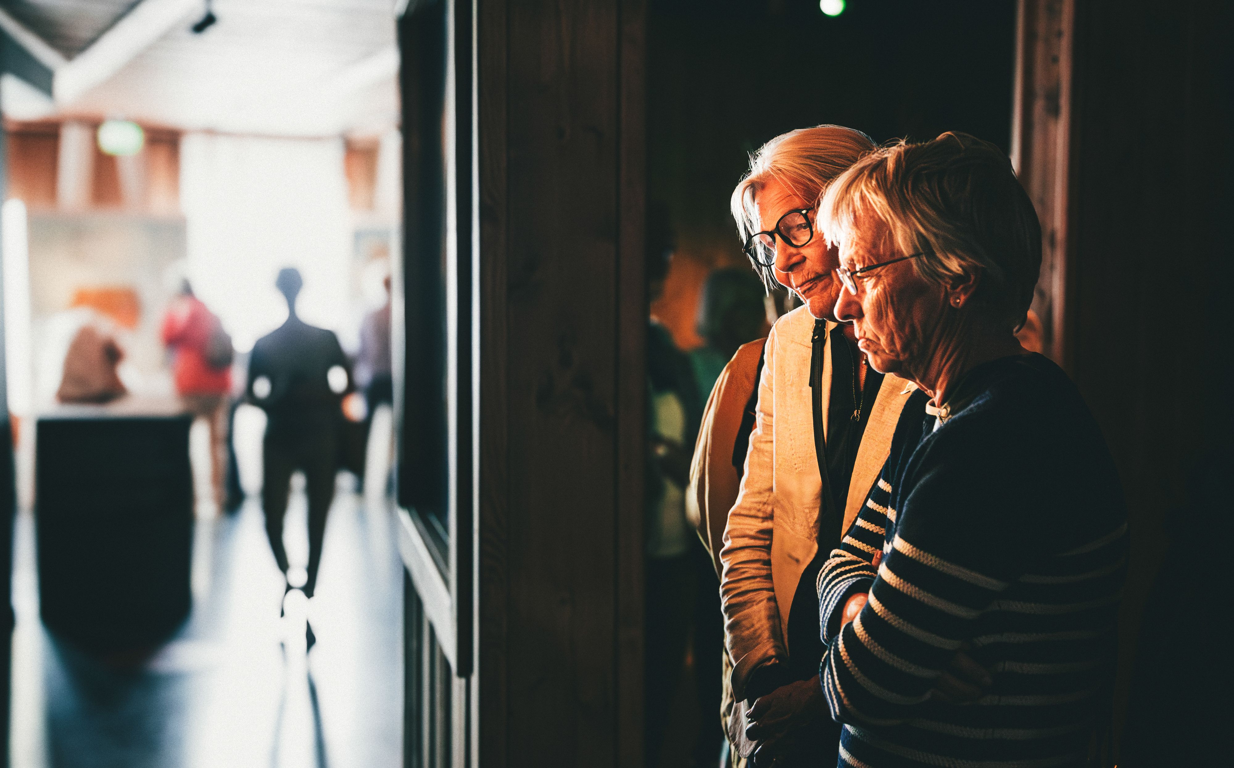 To damer i utstillingen