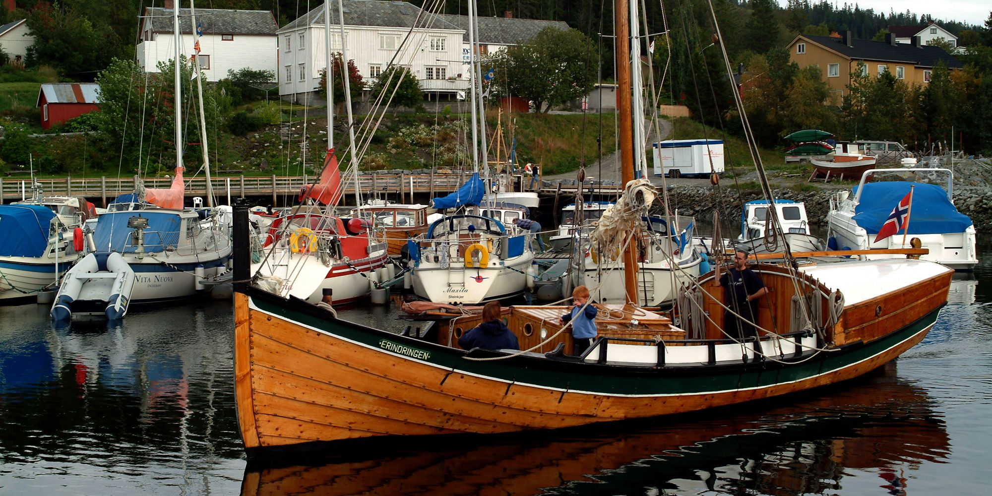 The boat Endringen is docked at Kjerknesvågen pier