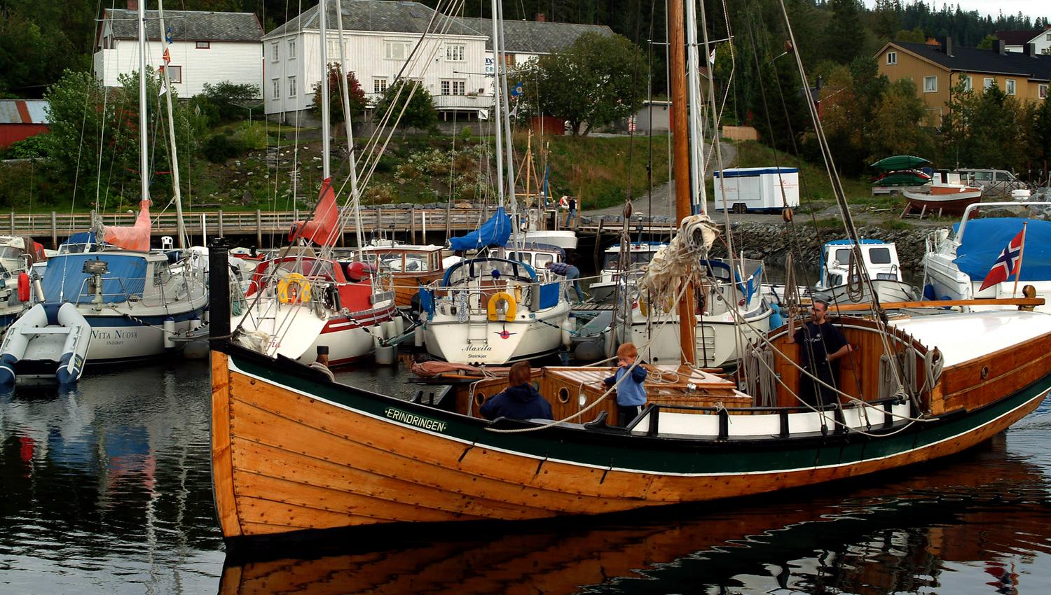 The boat Endringen is docked at Kjerknesvågen pier