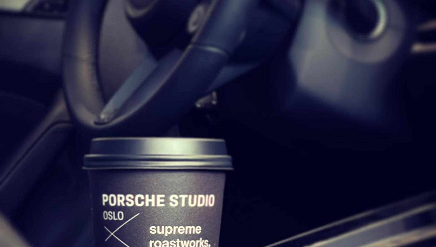 to-go kaffekopp porsche studio x supreme roastworks