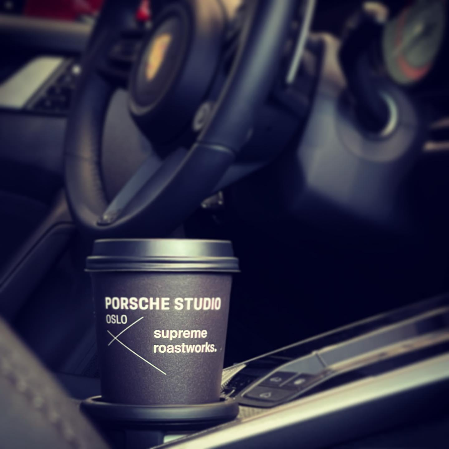 to-go kaffekopp porsche studio x supreme roastworks