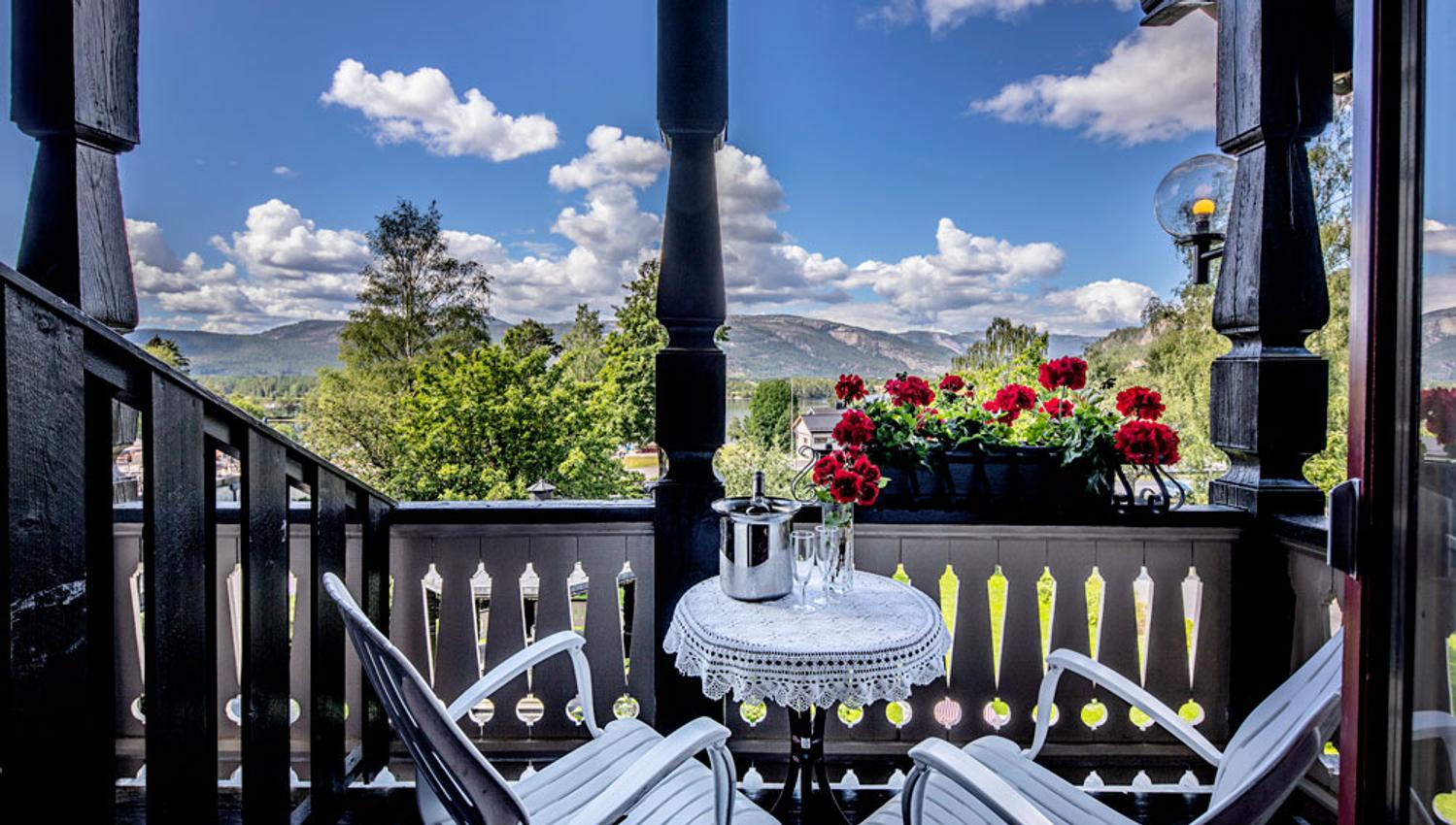 Utsikt fra balkongen på Straand Hotel i Vrådal
