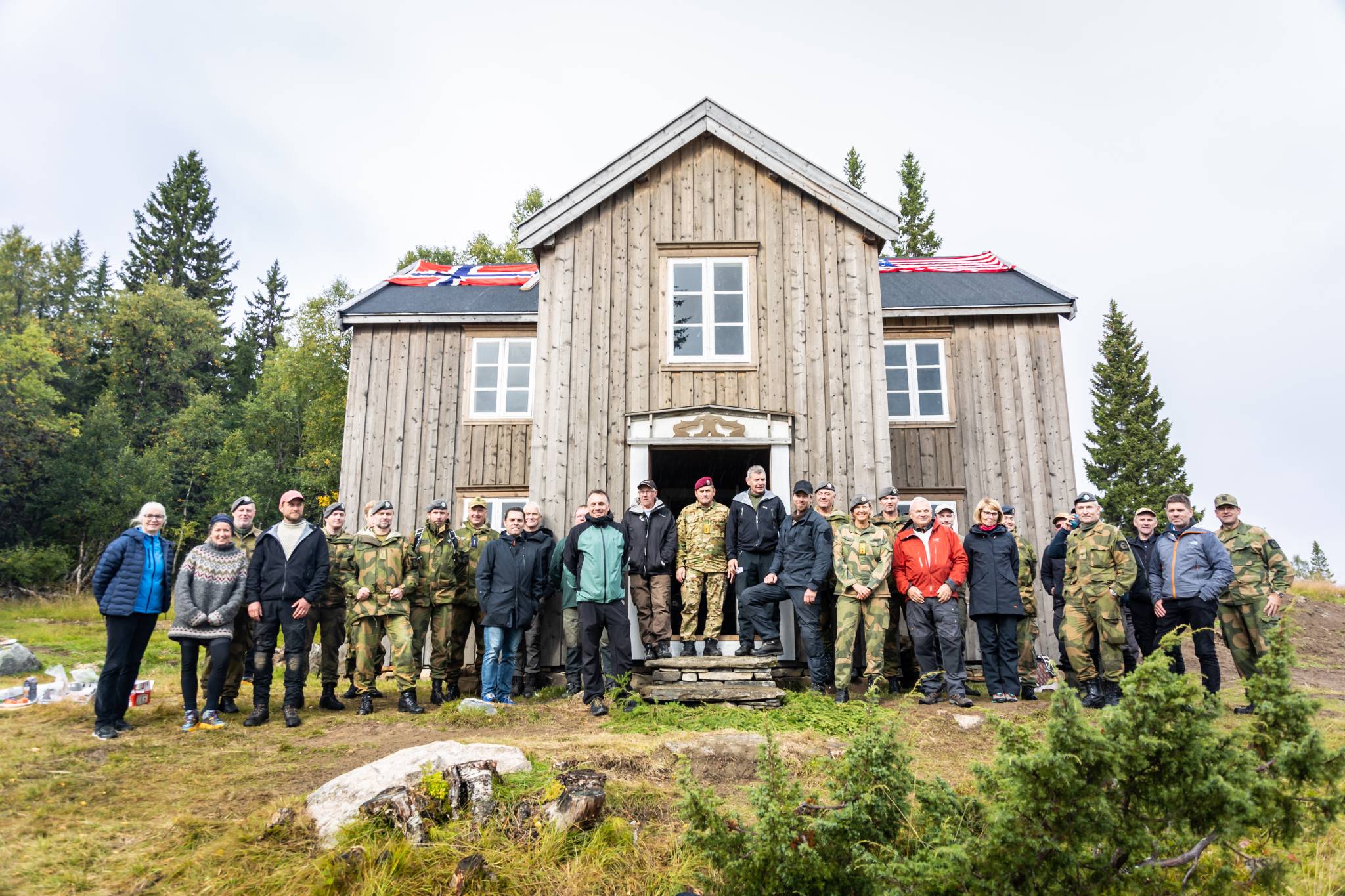Noen av de som har vært involert i restaureringen av Gjefsjø fjellgård
