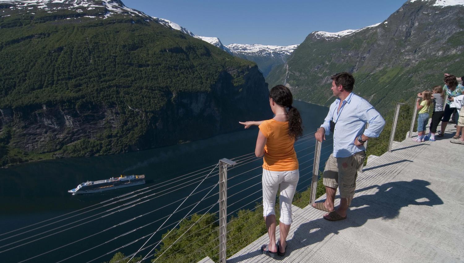 Utsikt frå Ørnesvinger over Geirangerfjorden