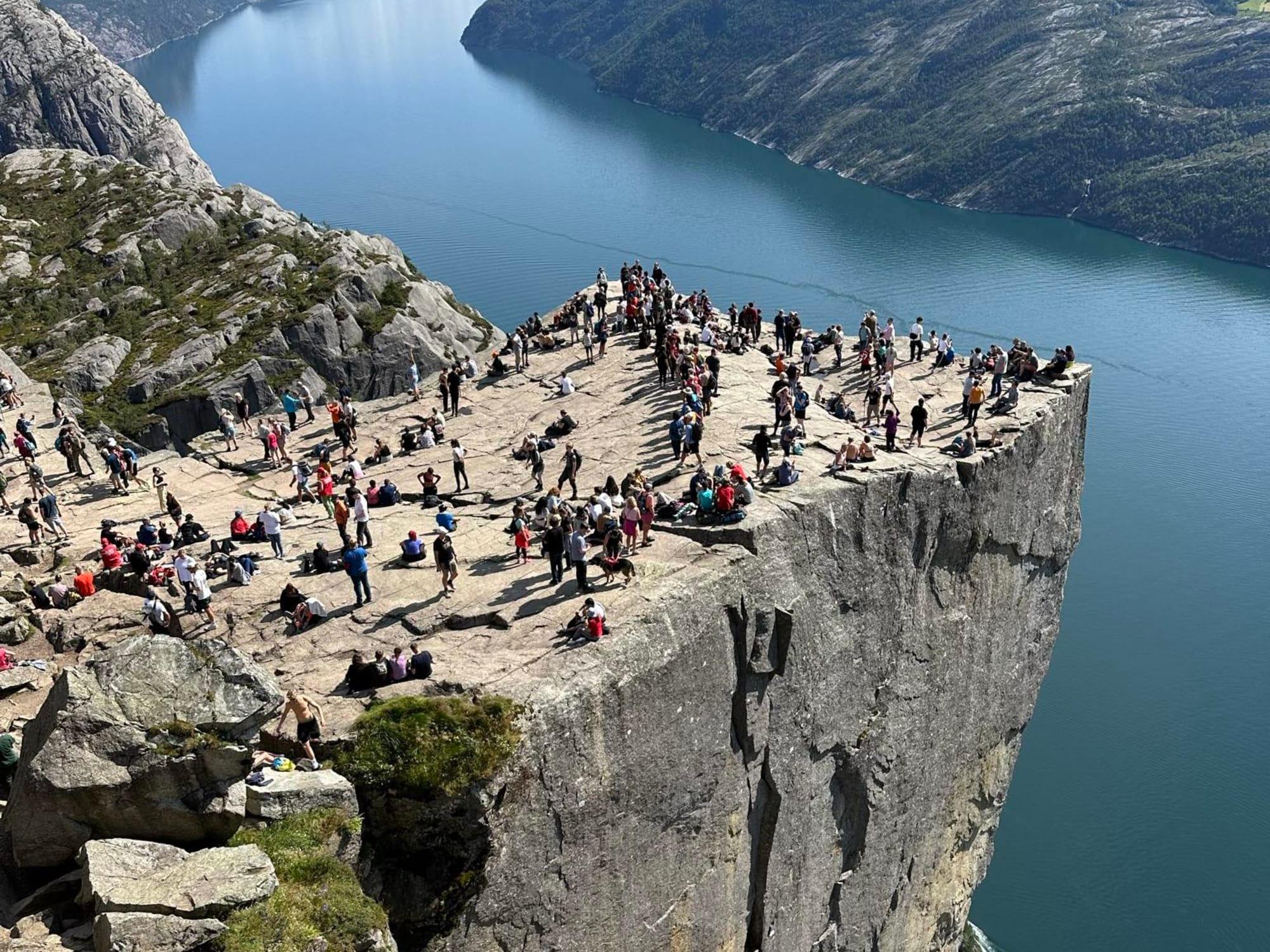 Hiking Preikestolen
