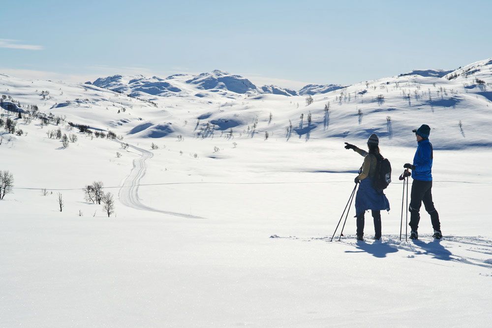 mann og kvinne på langrenn på Rauland