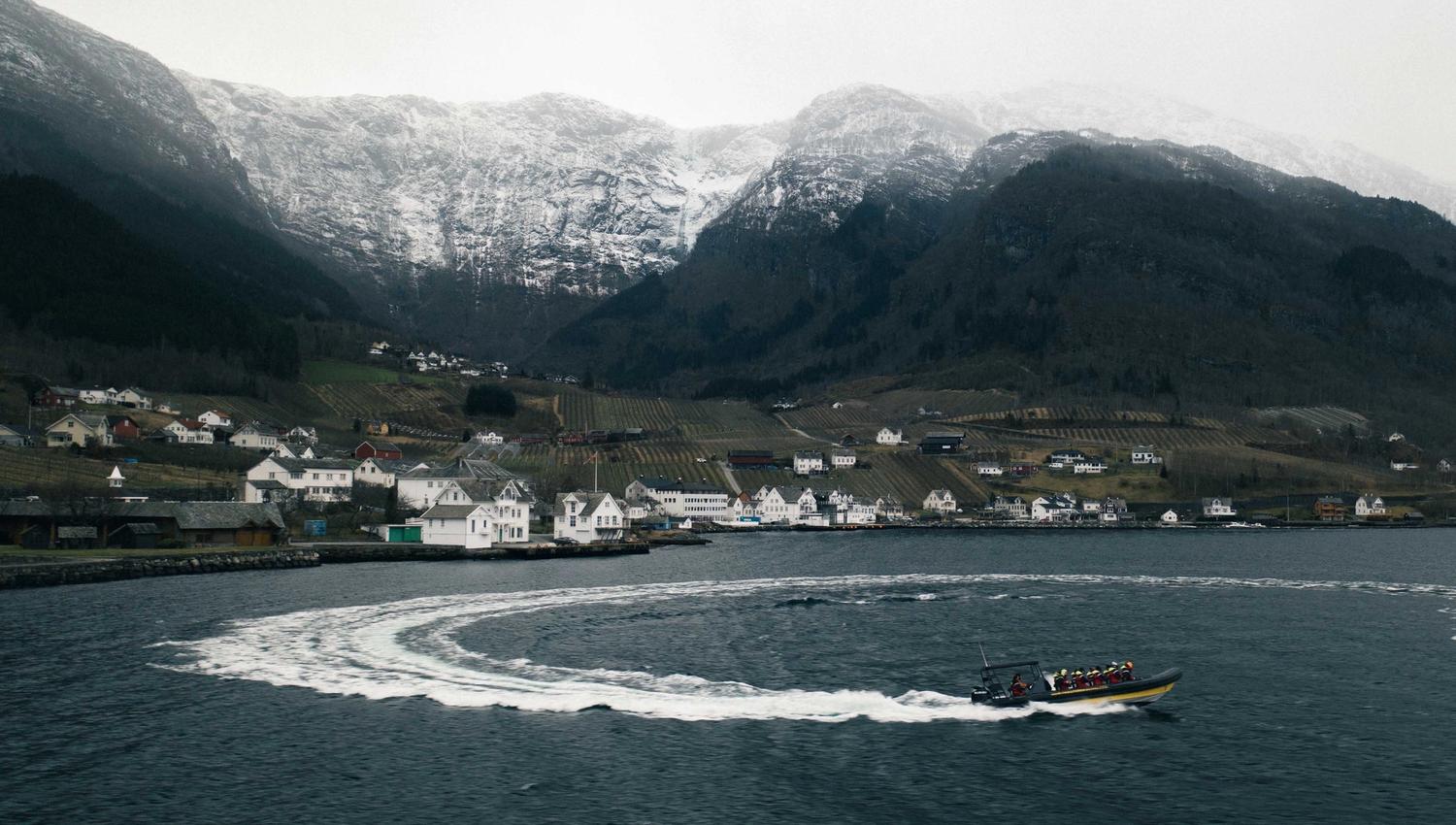 Ribbåttur på Hardangerfjorden.