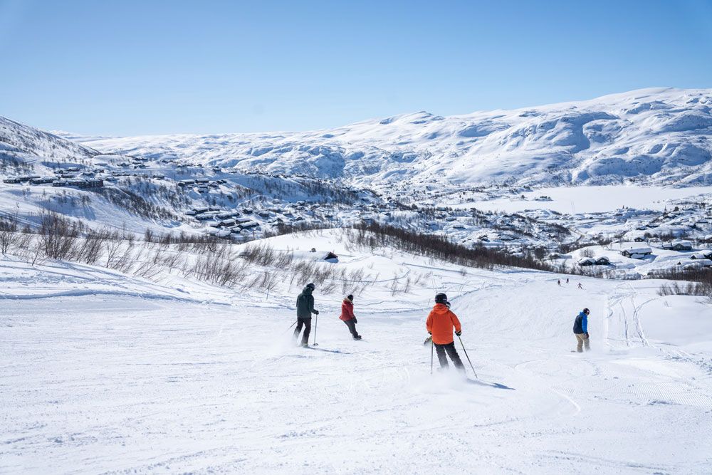 folk på alpinbakken på Haukelifjell skisenter
