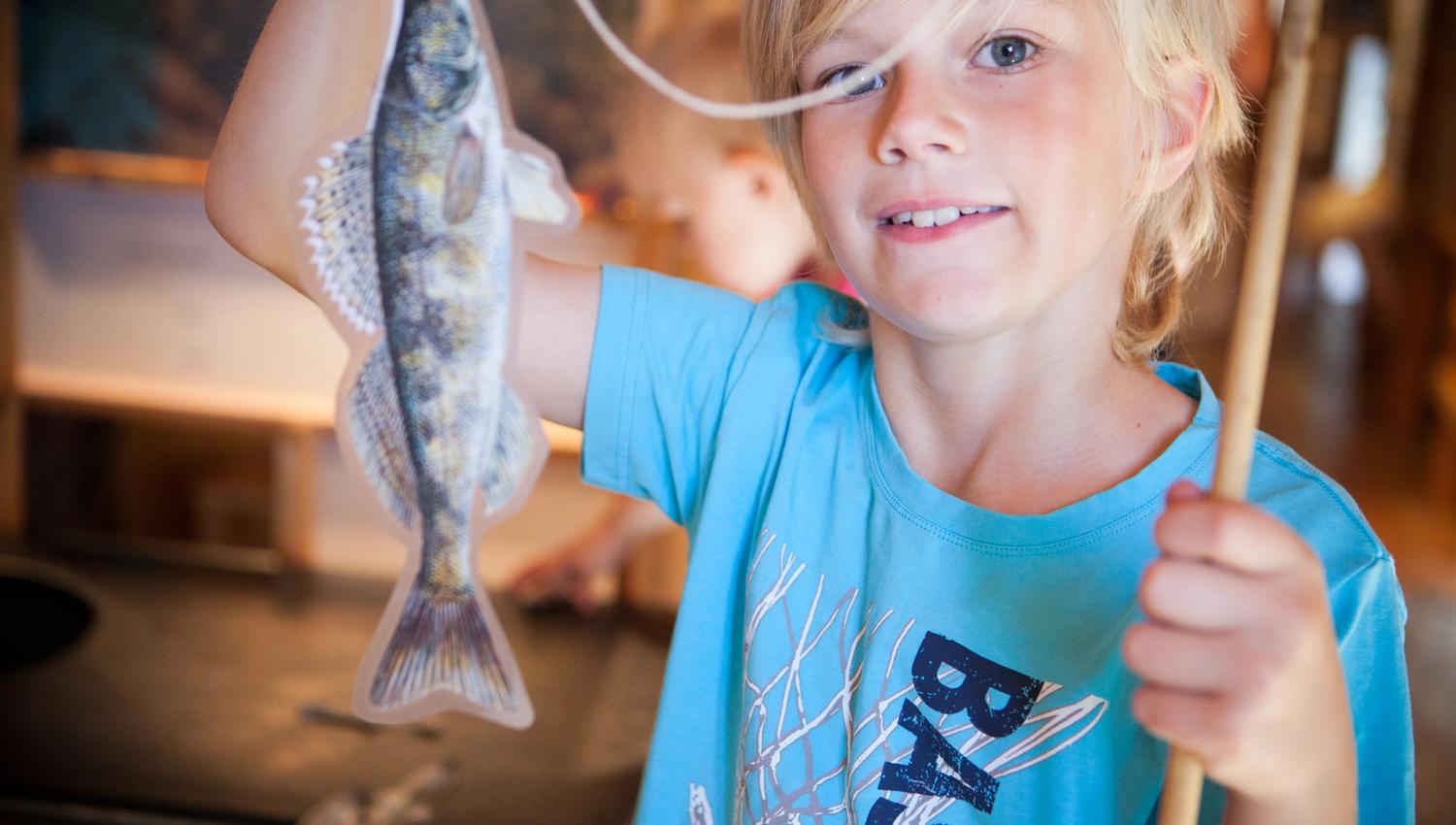 Fetsund Lenser - barn med fisk