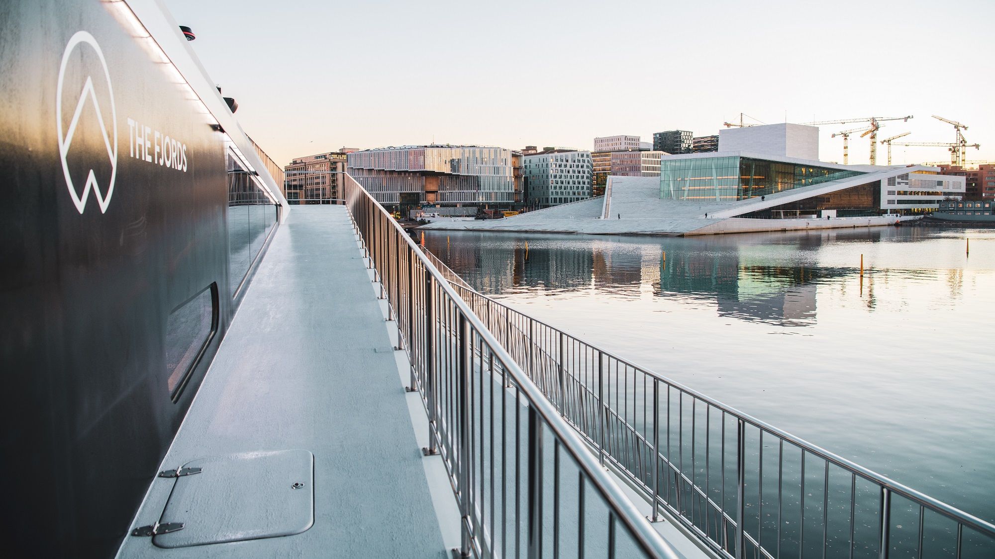 Bilde av Operaen tatt fra dekk på Legacy of the Fjords