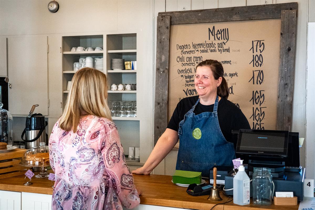 Gromt av Totensnacks. Kafeen på Peder Balke-senteret