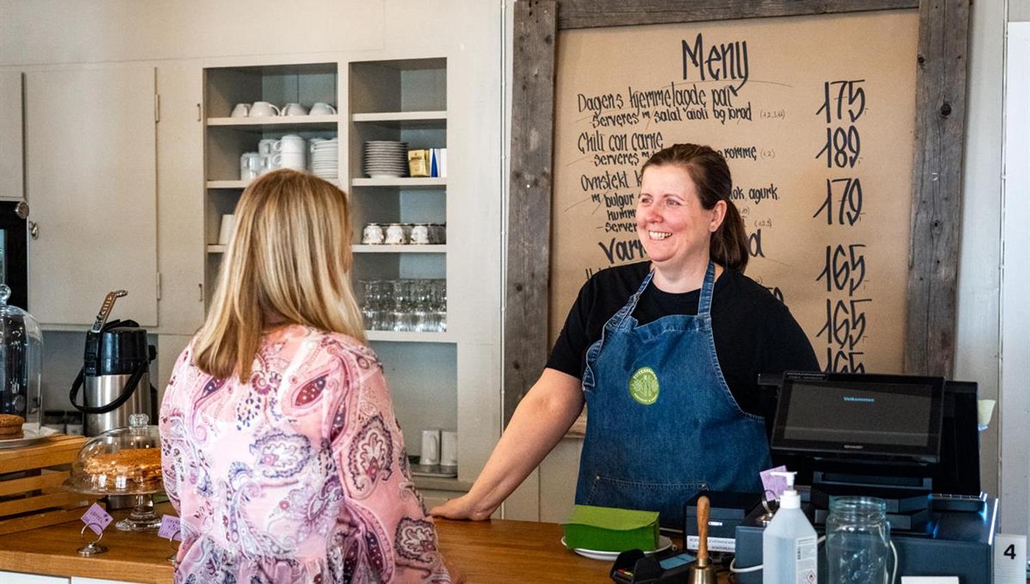 Gromt av Totensnacks. Kafeen på Peder Balke-senteret