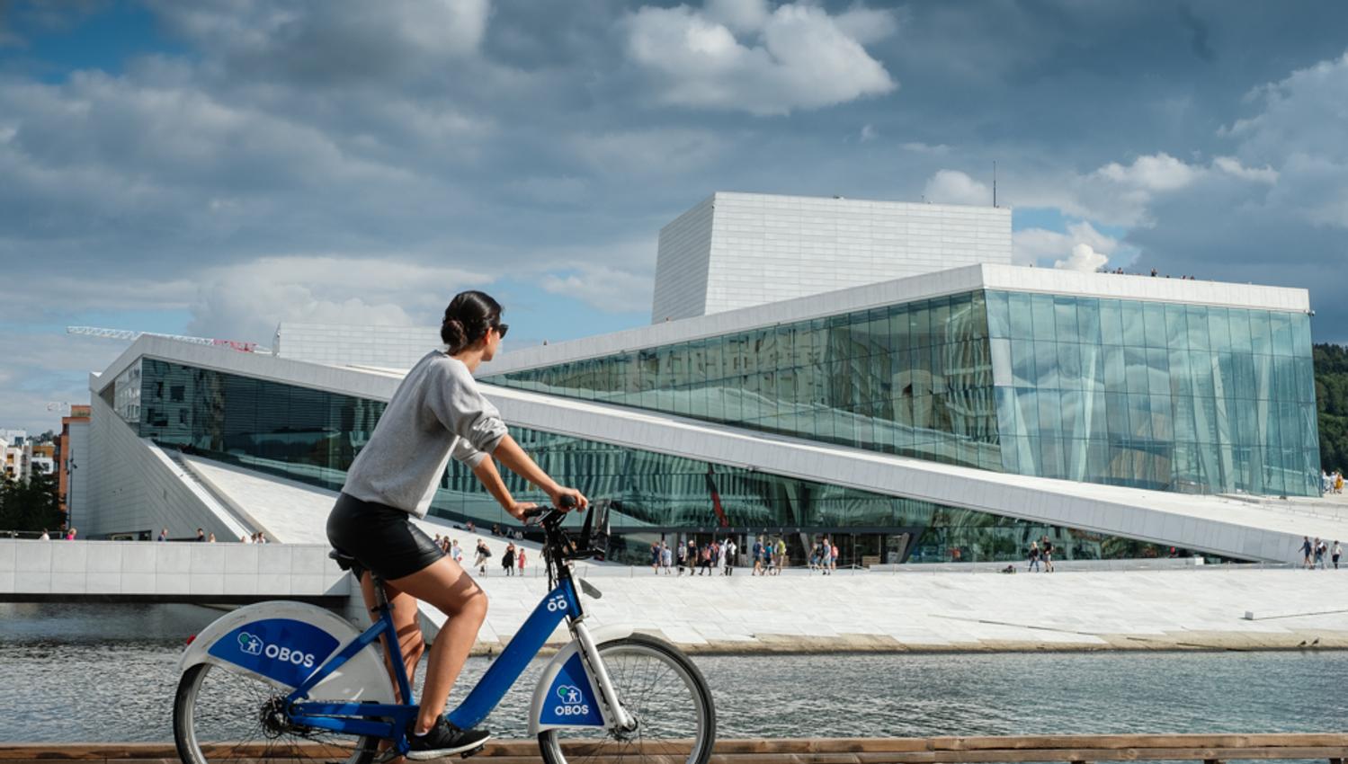 Bysykkel foran Operaen.