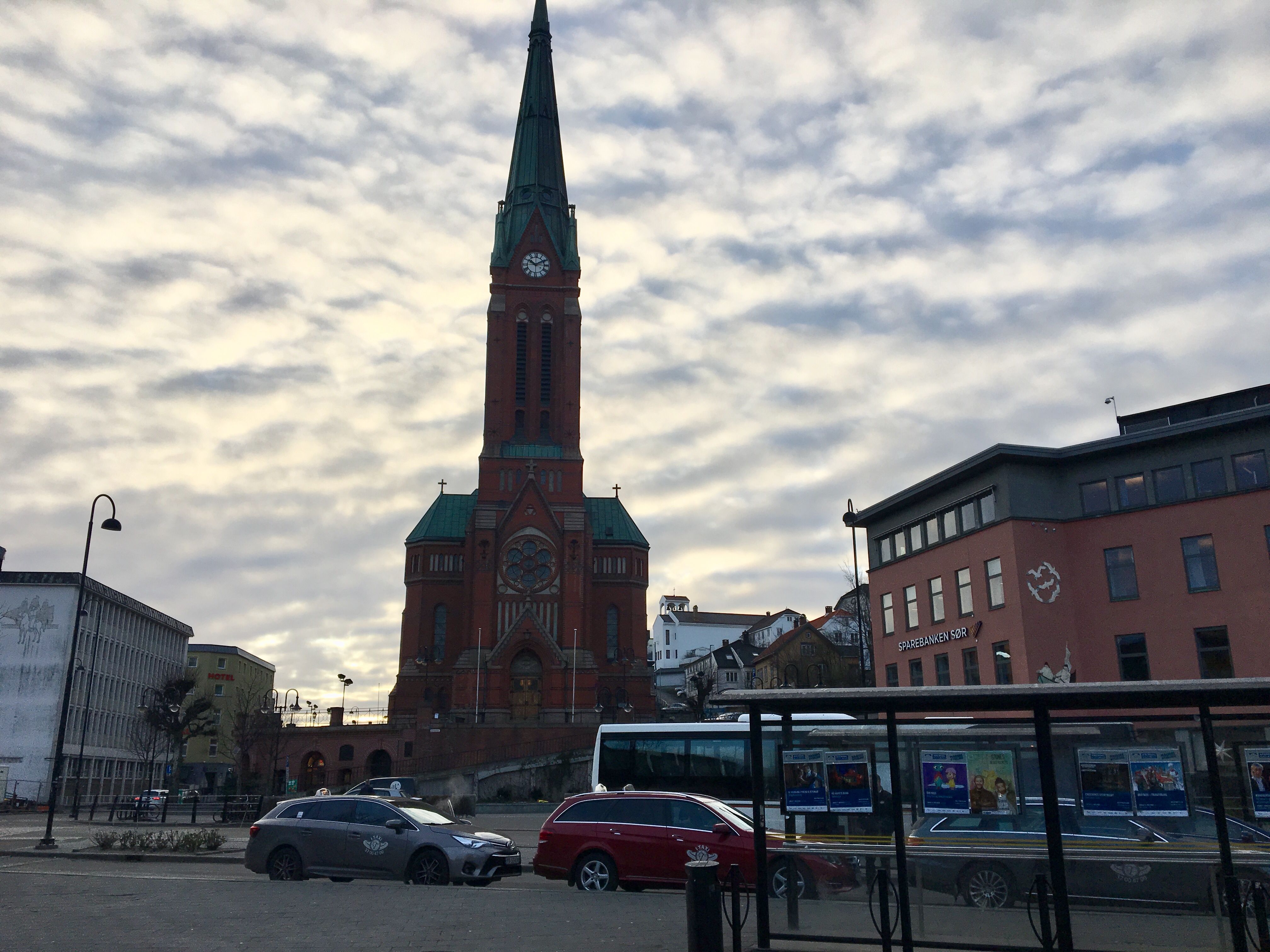 Taxiholdeplass foran Trefoldighetskirken