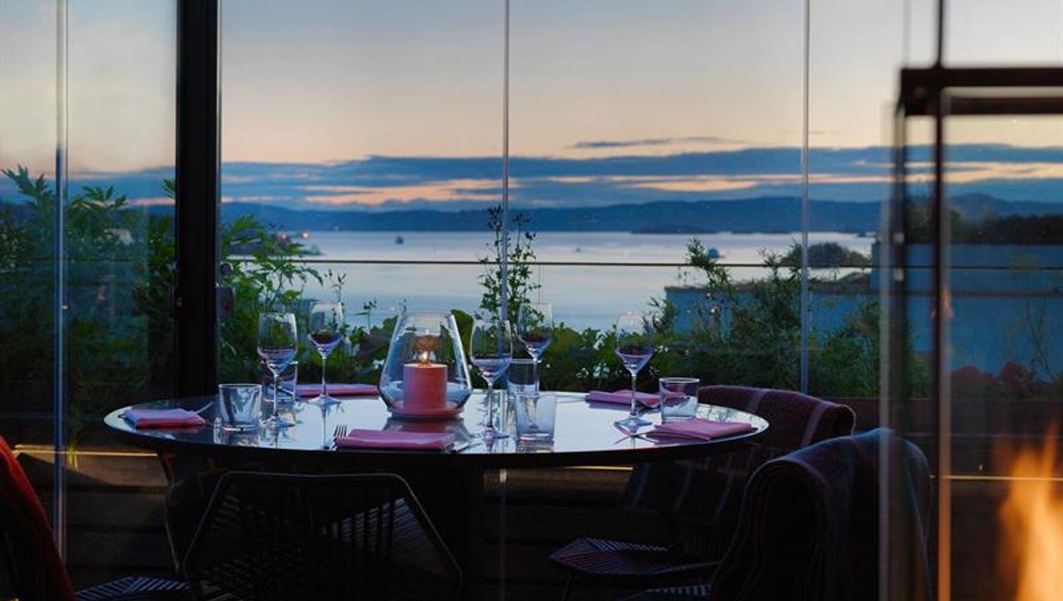 utsikt over oslofjorden ved solnedgang
