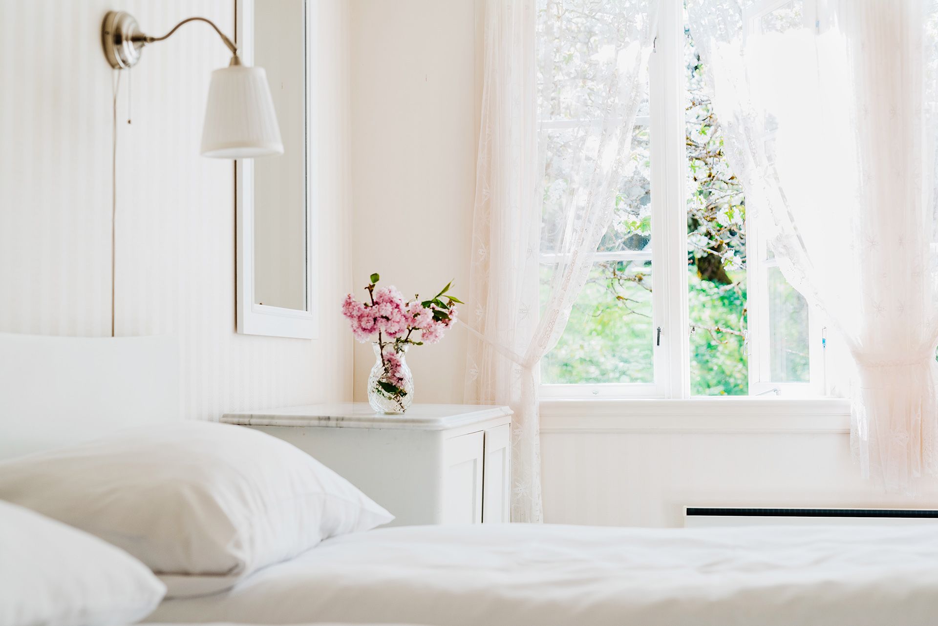 Bright and inviting hotel room at Utne Hotel, inspired by classic Norwegian style.
