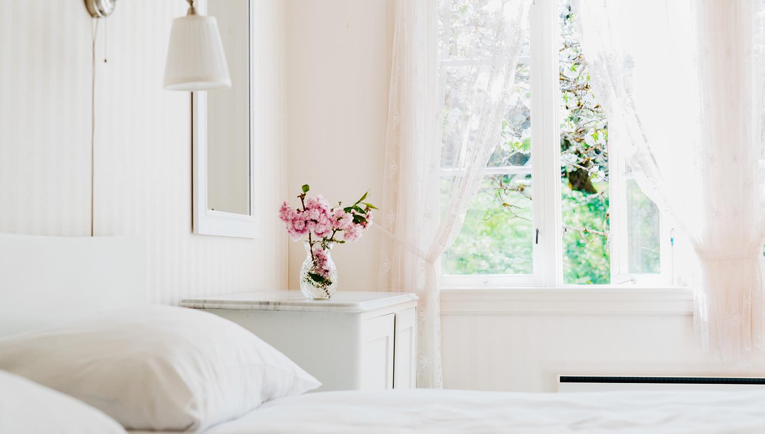 Bright and inviting hotel room at Utne Hotel, inspired by classic Norwegian style.