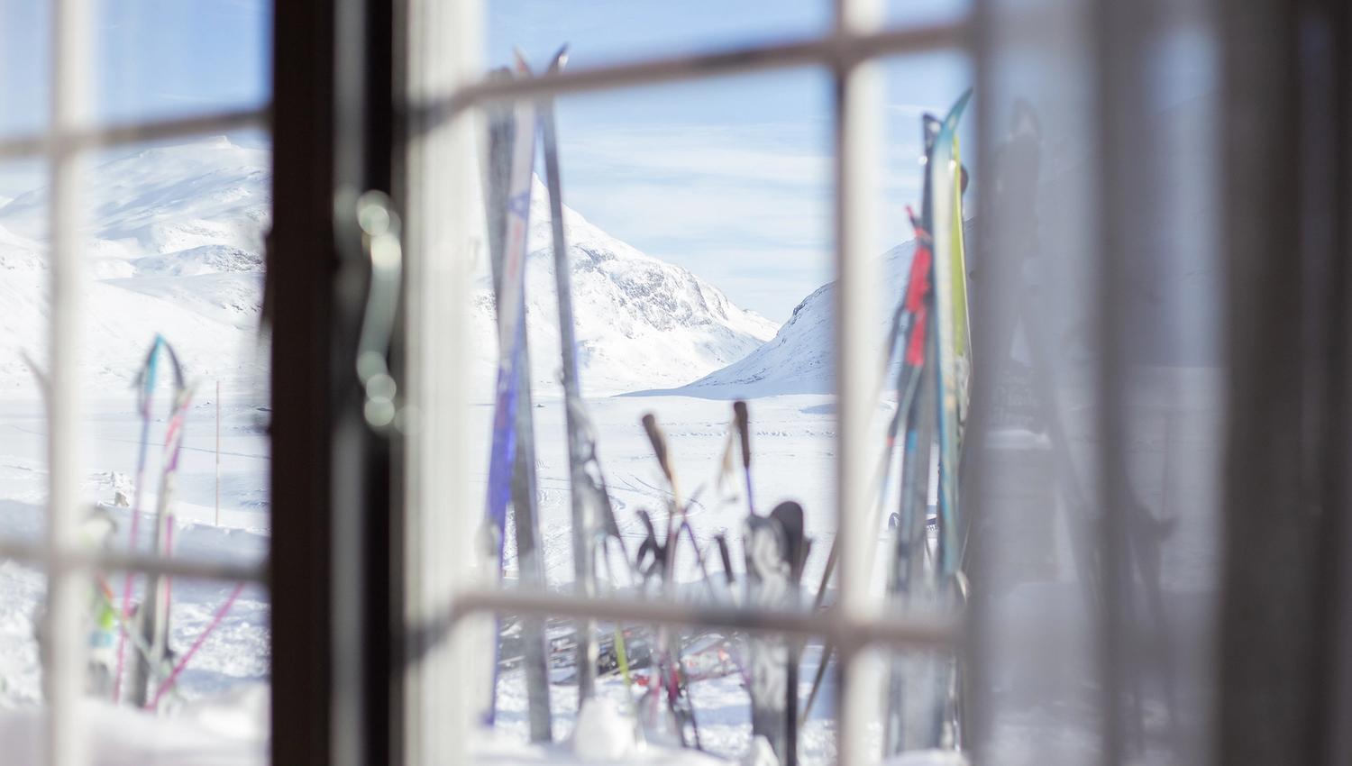 Ski utenfor Fondsbu.