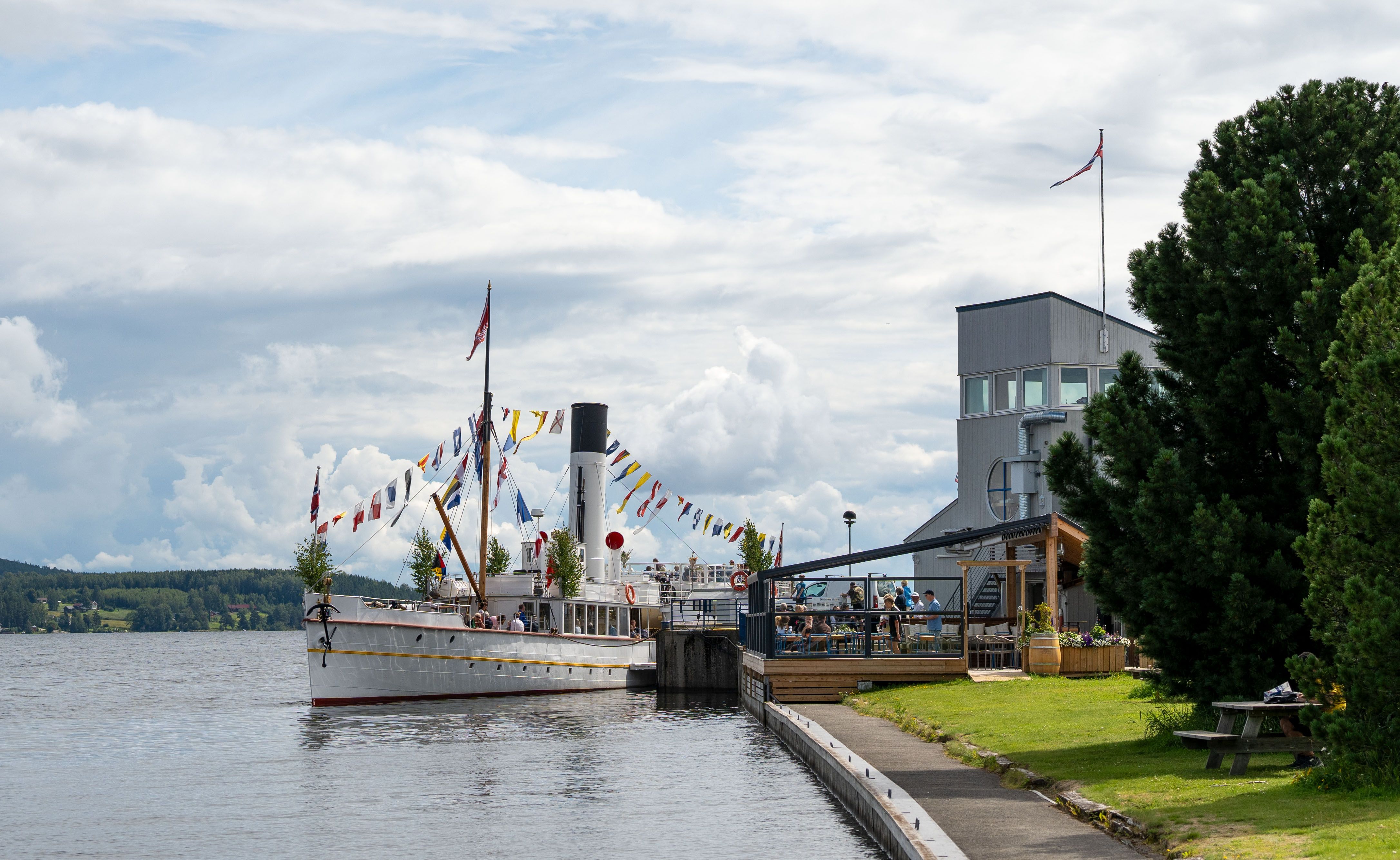 Brygga Gjøvik. Uterestaurant ved Skibladnerbrygga