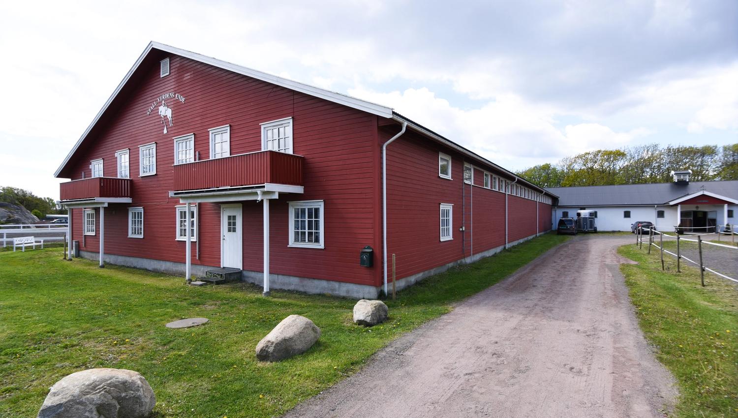 Stor rød stall