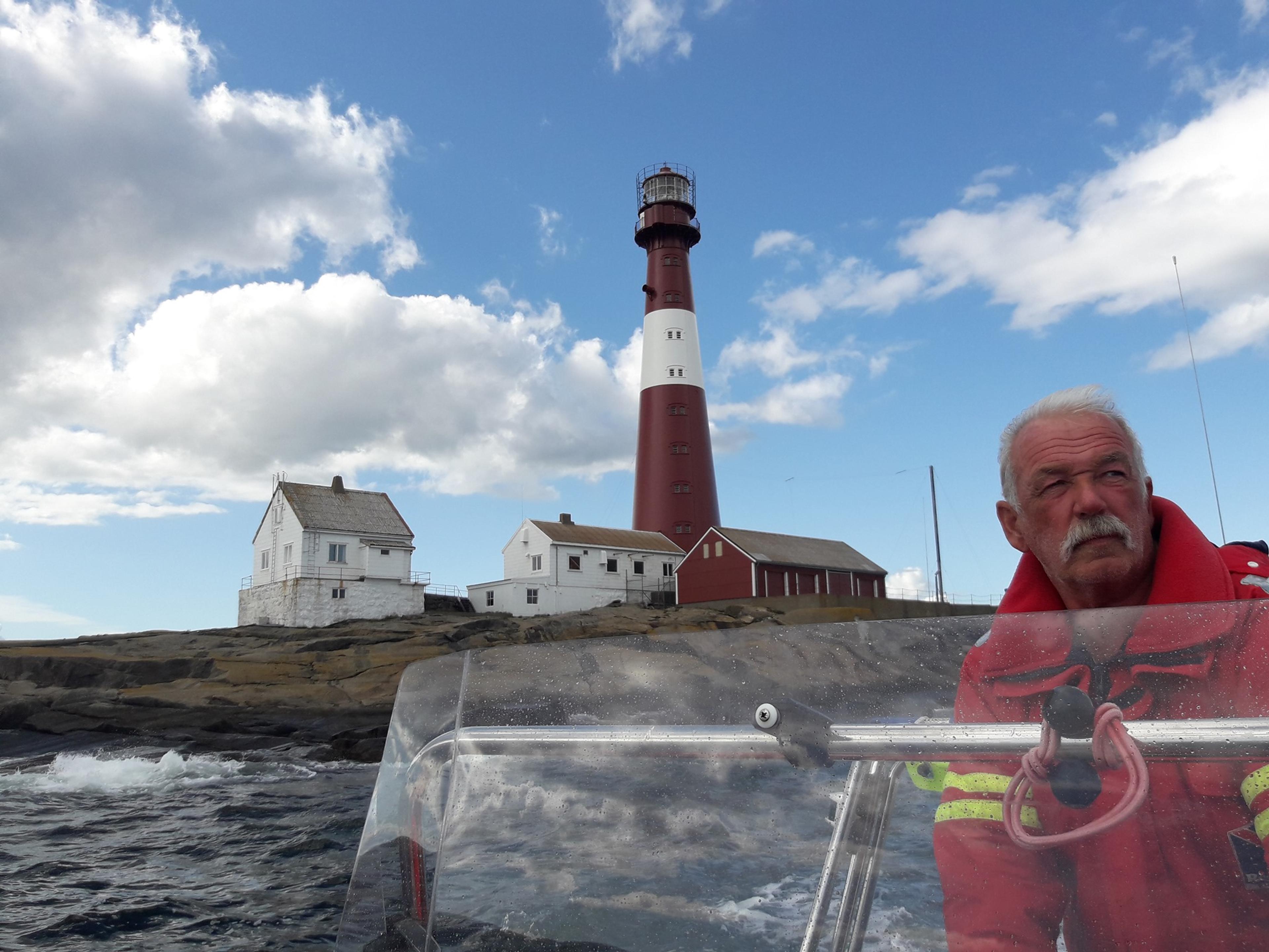 Rune Hübner driver Fjordtaxi og er lommekjent i skjærgården på Tjøme