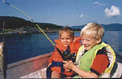 Rognan-fjordcamp-fiske-barn