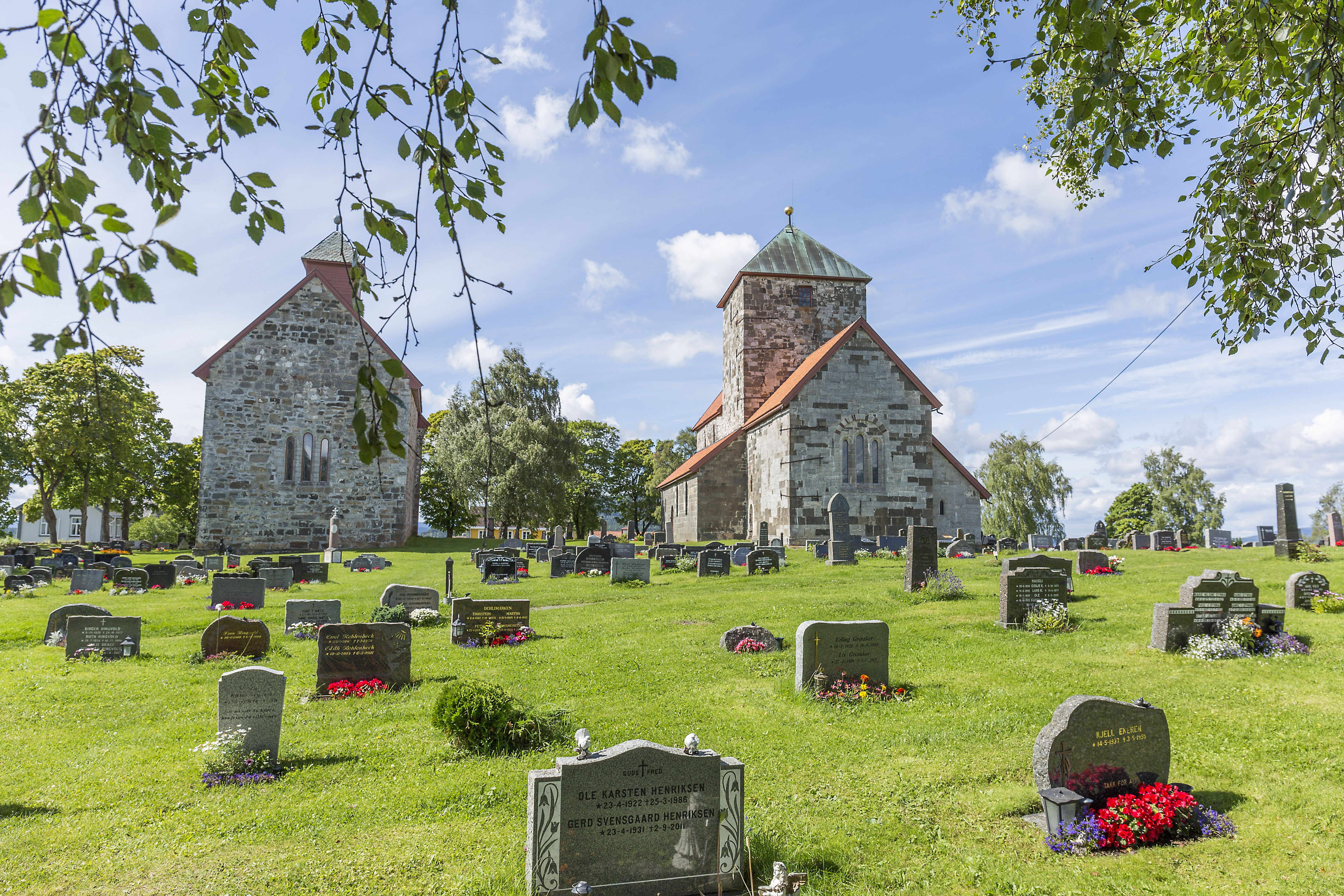Søsterkirkene i Gran