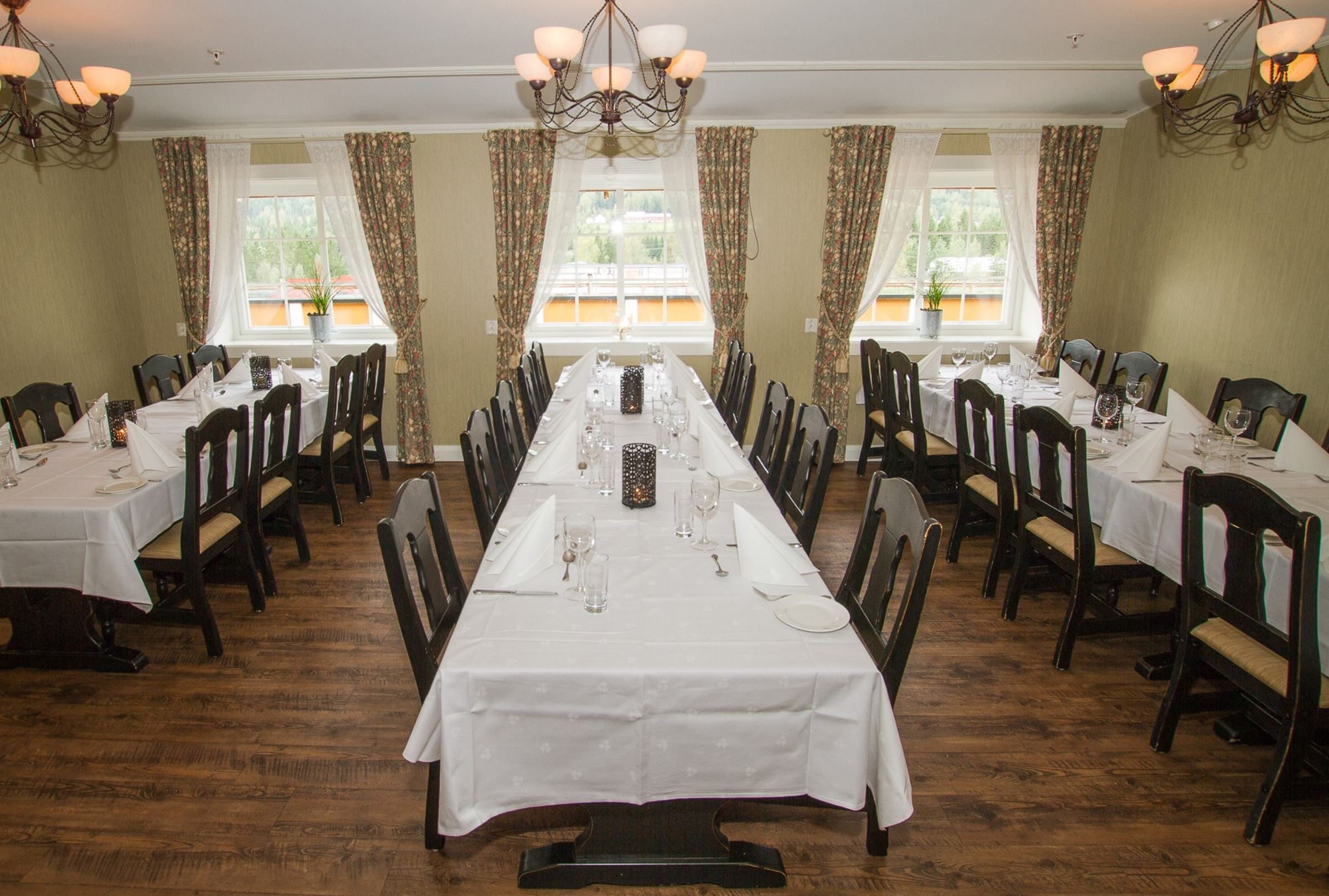 A room with a table and chairs.